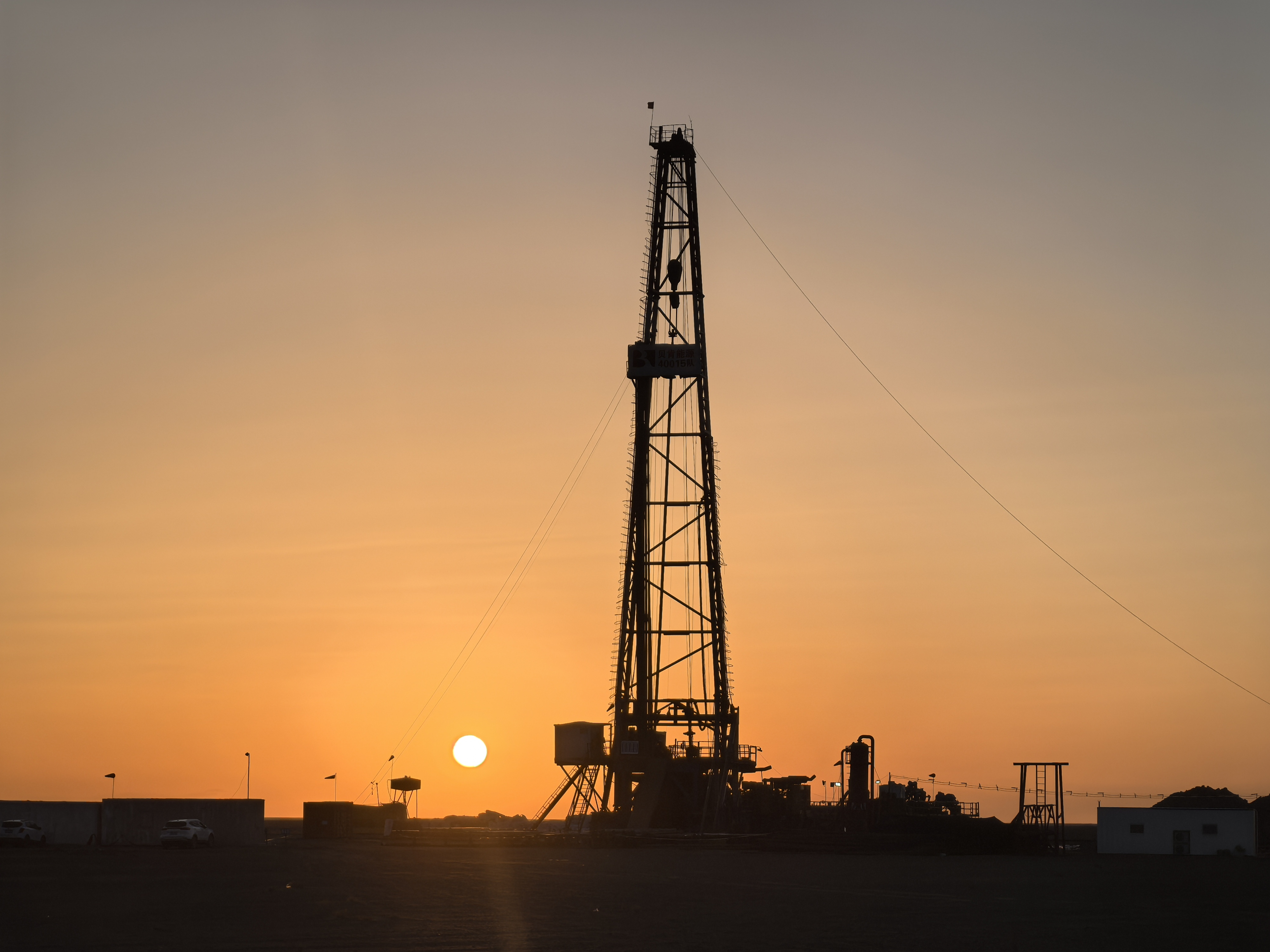 額濟(jì)納旗萬創(chuàng)能源開發(fā)有限公司