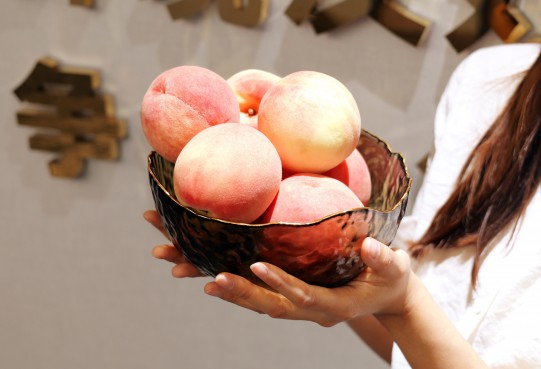 盛夏清涼！集團(tuán)為全體員工發(fā)放時(shí)令水果