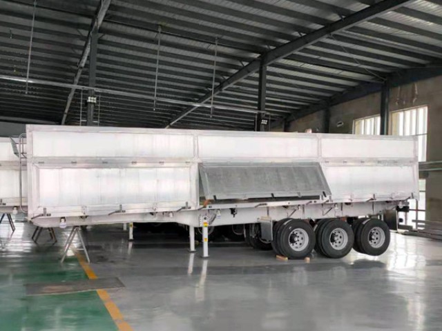 萬創(chuàng)集團(tuán)北創(chuàng)汽車第一輛輕量化掛車落戶