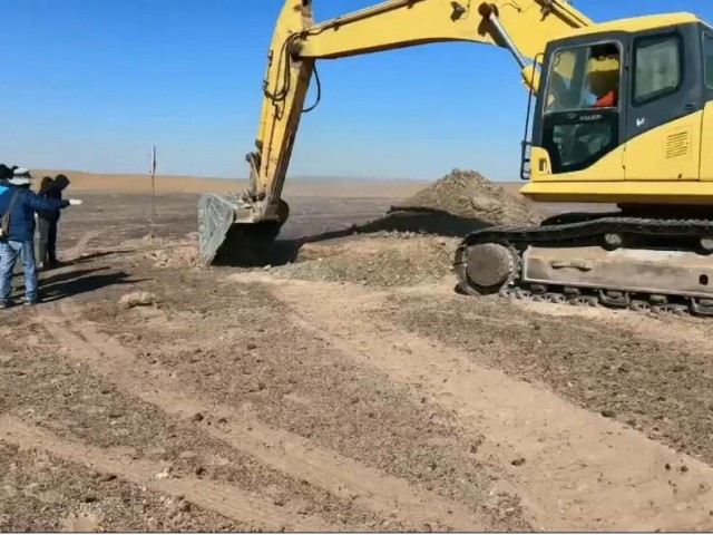 萬(wàn)創(chuàng)集團(tuán)阿拉善右旗呼和布朗瑪瑙礦普查項(xiàng)目正式開工