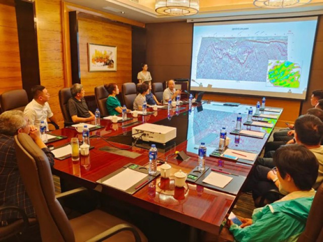 萬創(chuàng)集團(tuán)銀額盆地油氣評(píng)價(jià)專家研討會(huì)順利召開