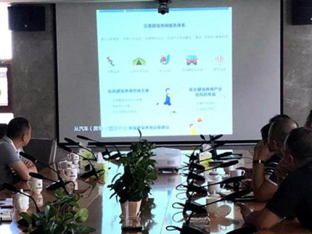 旗領(lǐng)導(dǎo)一行蒞臨萬創(chuàng)集團(tuán)考察調(diào)研