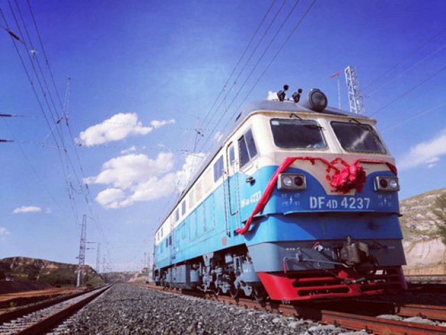 點石溝站臺啟動 集團(tuán)煤炭外運(yùn)增加新通道