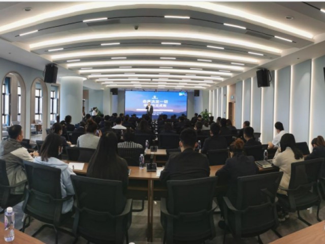 萬創(chuàng)集團開展《態(tài)度決定一切，細節(jié)決定成敗》專題培訓