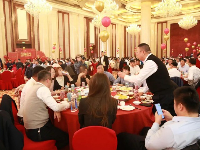 萬創(chuàng)集團17周年年會盛典圓滿舉辦