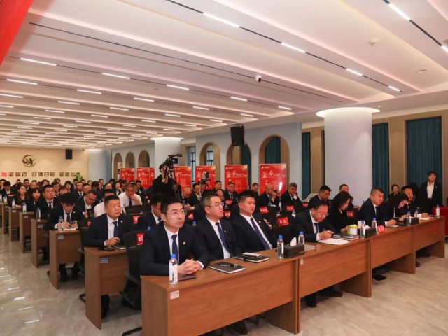 萬創(chuàng)集團召開2023年終總結(jié)暨2024責(zé)任狀簽約大會