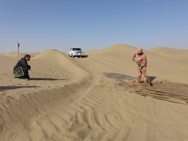 戈壁灘上的年夜飯：責(zé)任與堅守的味道